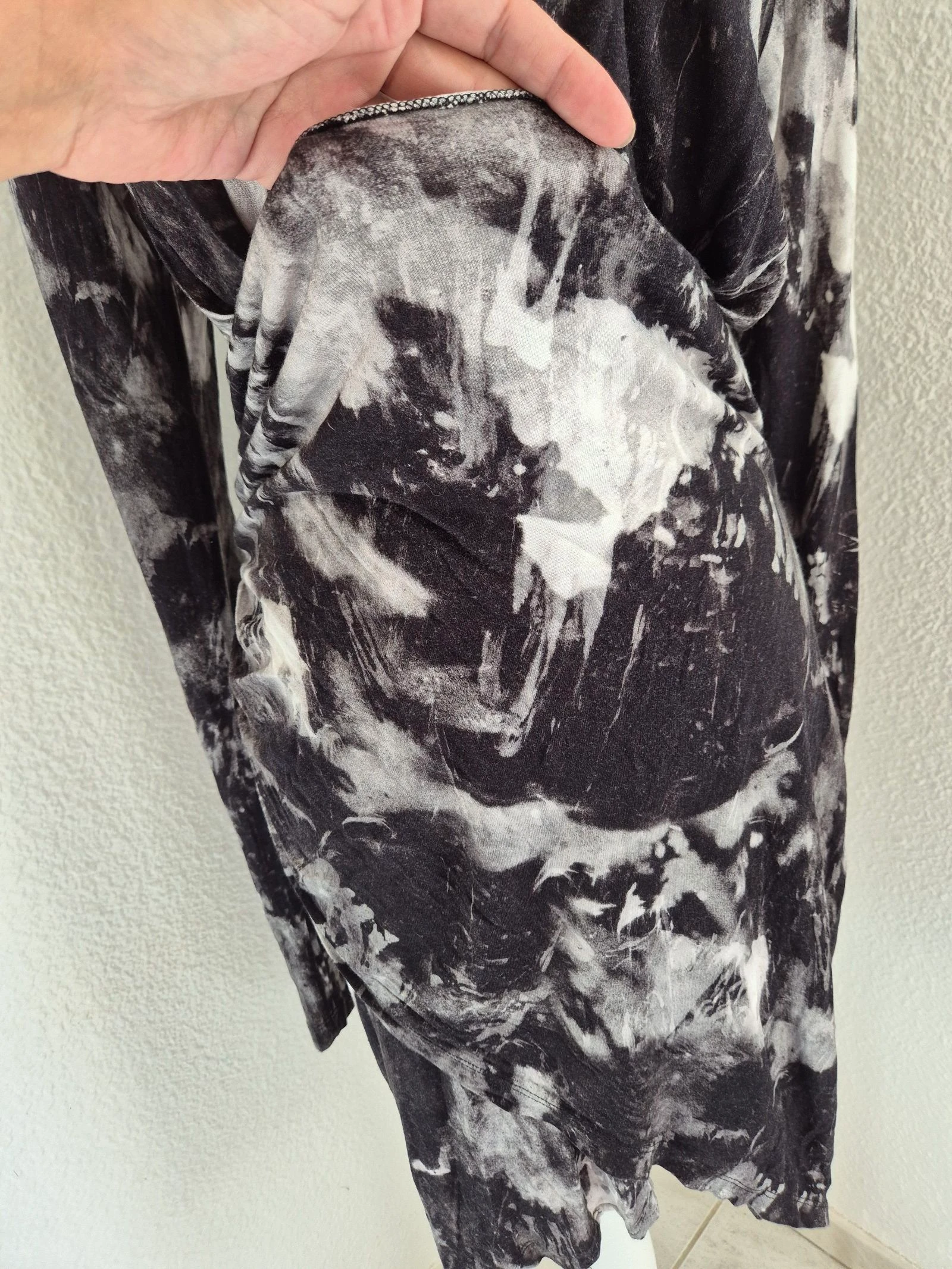 Robe Religion G 42 preta tie and dye mangas compridas decote em V drapeada chique noite 100% viscose – photo 3